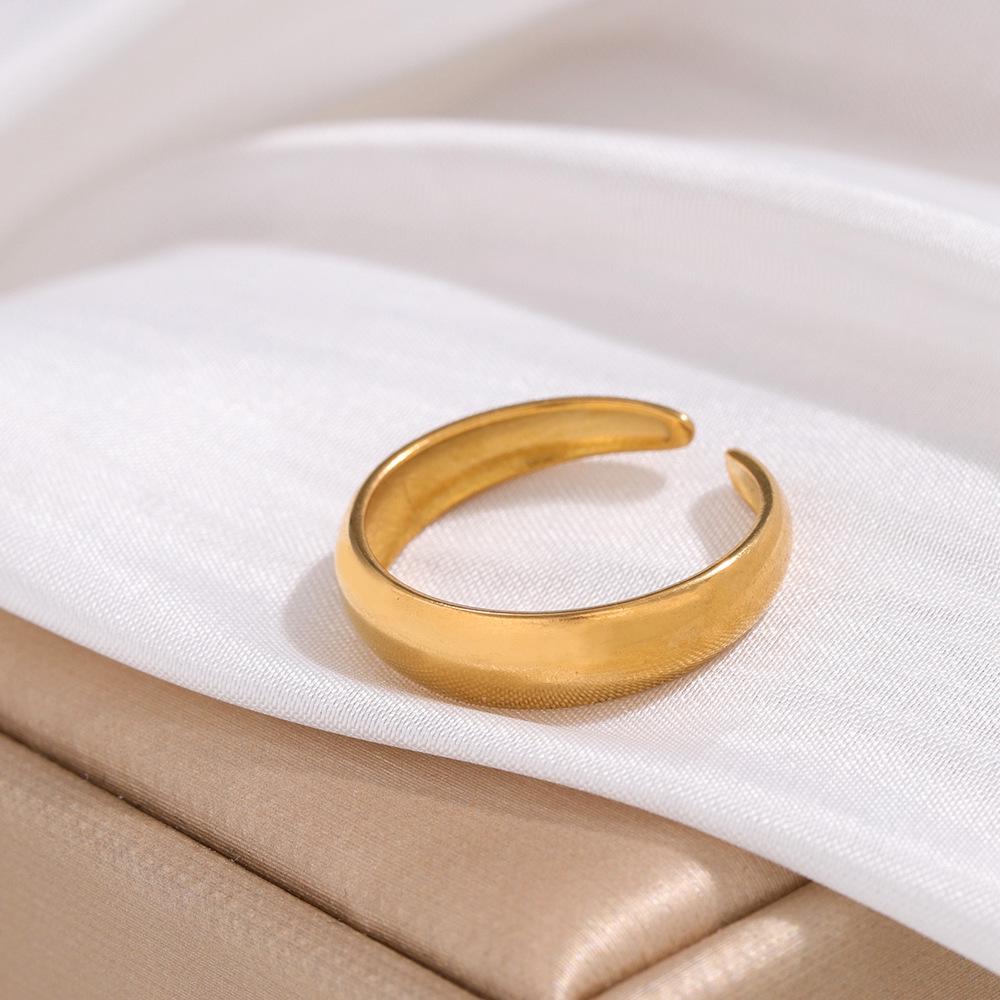 „Herzförmiger Smiley-Ring aus Titanstahl im europäischen und amerikanischen Stil – lichtechter, modischer Damenschmuck“