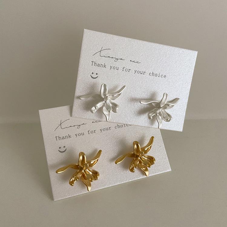 Irregular Retro Matte Metal Flower Stud Earrings for Women - Unique and Versatile Design