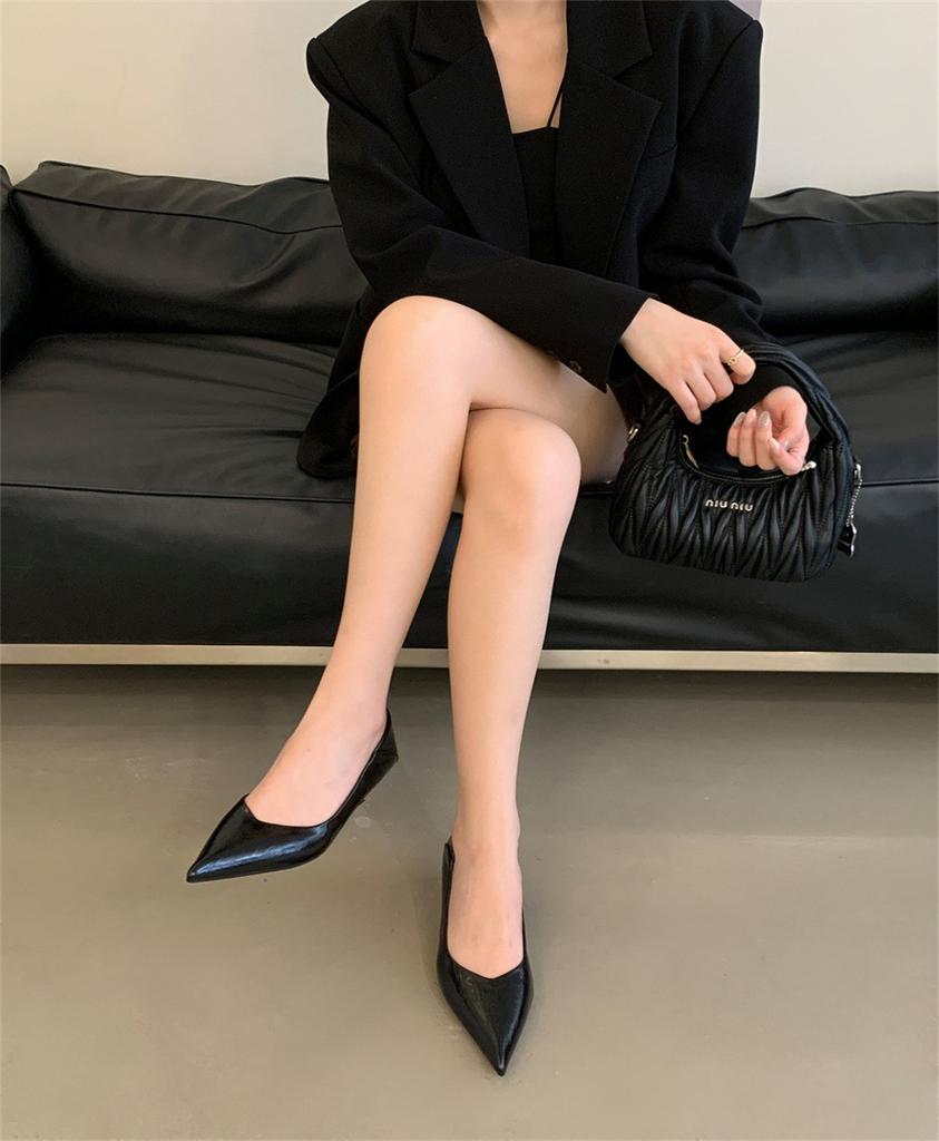 2025 spring and autumn new thin heel pointed single shoes women's shoes are comfortable and not tired of commuting versatile light mouth French lady