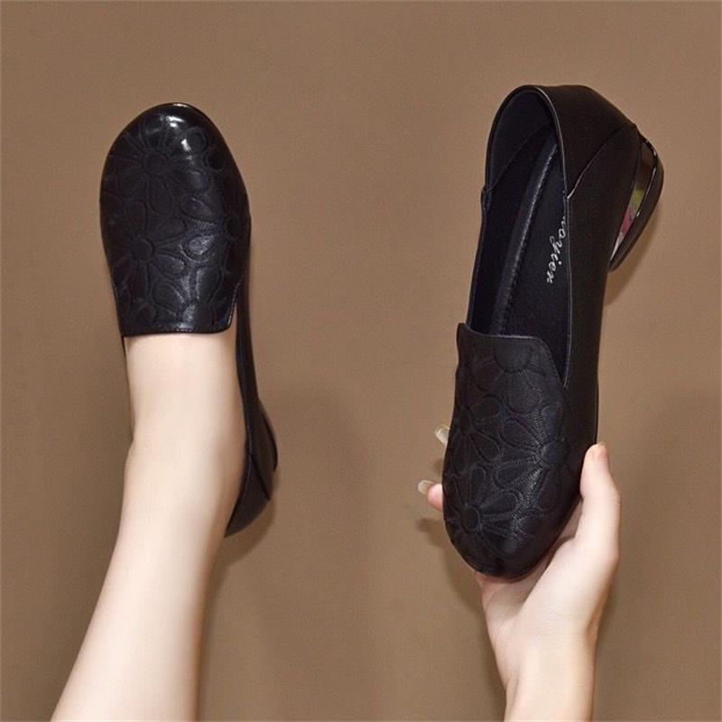 Spring soft leather embroidered round head black beanie shoes single shoes comfortable mother shoes casual small leather shoes