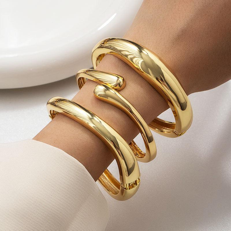 Wave Cold Wind Stacked Bracelet Exaggerated Simple Design Bracelet Light Luxury High-End Jewelry Women