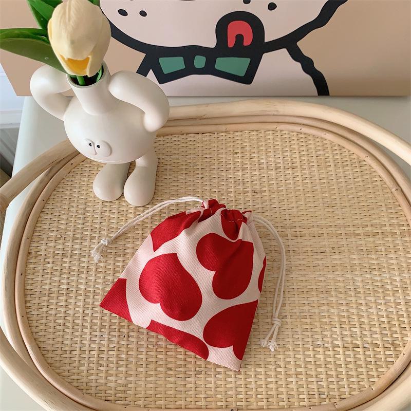 

Сумка для хранения Love Storage Bag на шнурке в стиле ретро из вельвета - небольшой органайзер для косметики и всякой всячины Trumpet of Hearts