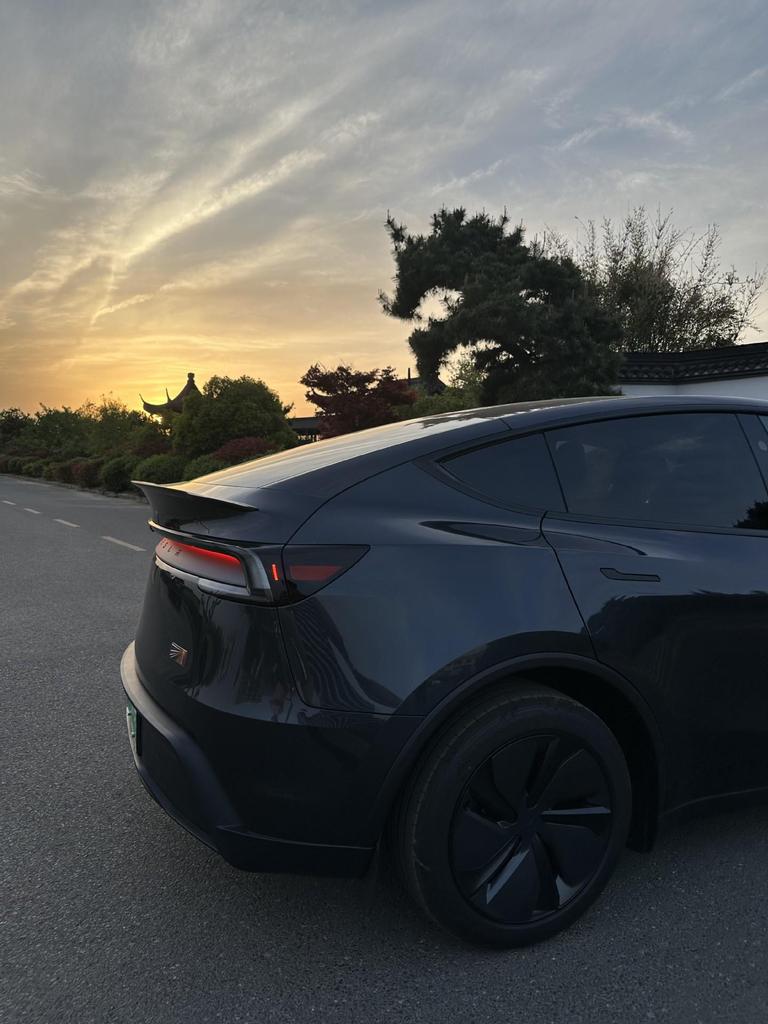 High-Performance Carbon Fiber Rear Spoiler for Tesla Model Y/3