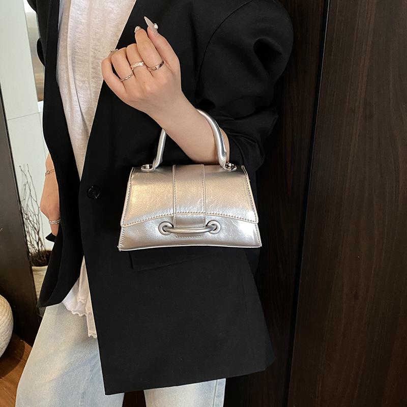 Versatile small square bag women's 2025 new trendy mini simple commuter handbag fashionable light luxury shoulder messenger bag