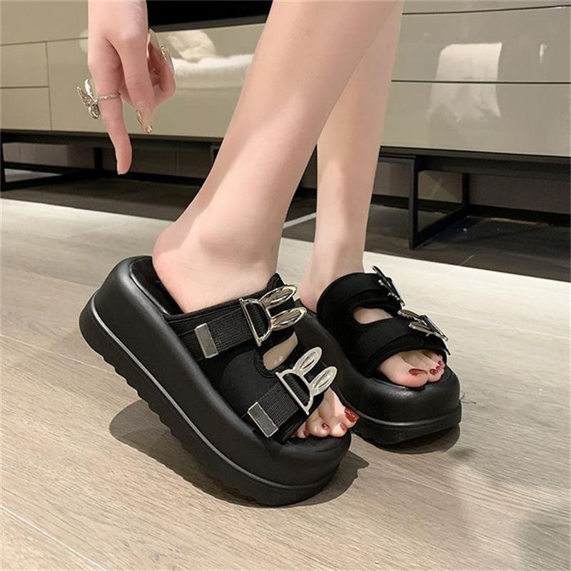Slippers women's summer wear 2025 popular Internet celebrities super fire thick bottom small niche high-end new cool slippers