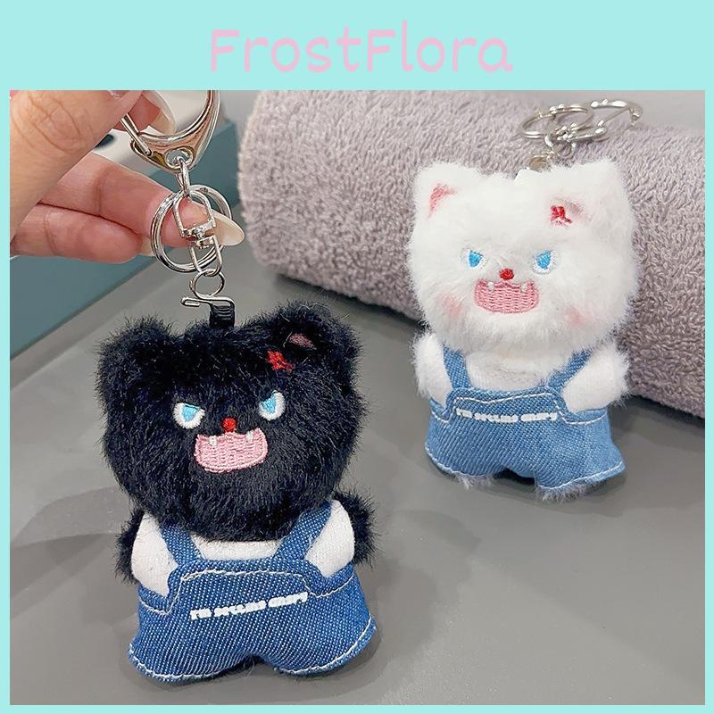 Plüschige wütende Katze Schlüsselanhänger mit Denim-Latzhose für Anime-Sammler und Geschenkgeber