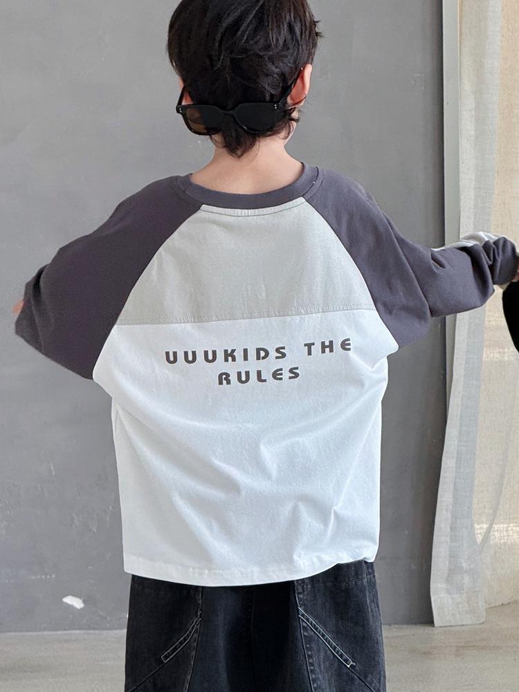 Wszechstronna dziecięca koszulka z długim rękawem i nadrukiem na wiosnę i jesień