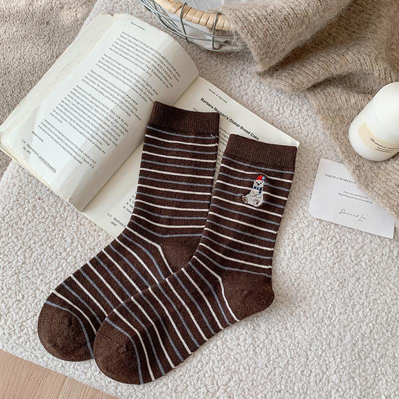 

Winter Polar Bear Cashmere Socks Contrasting Stripes Retro Medium Tube Socks Warm Versatile Tall Wool Socks One size колір темно кави
