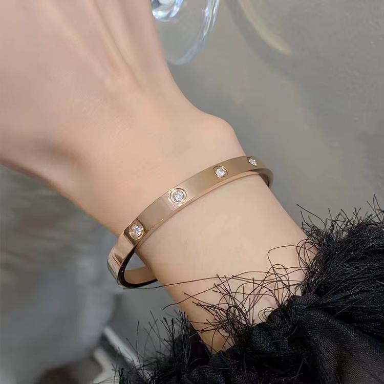 Golden Womens Bracelet Titanium Jewelry 18K Gold-plated Waterproof Rust Proof Non Color Changing Mens and Womens Couple Jewelry