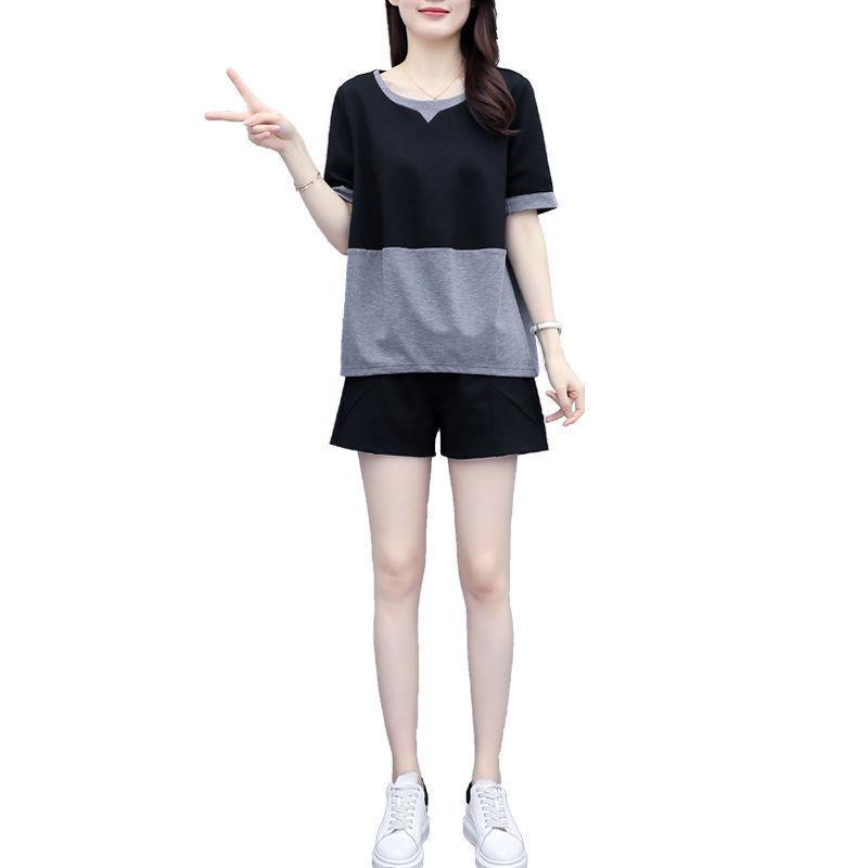 Fashionable short-sleeved plus-size suit for women in summer, loose slimming shorts, age-reducing belly-covering casual two-piece set