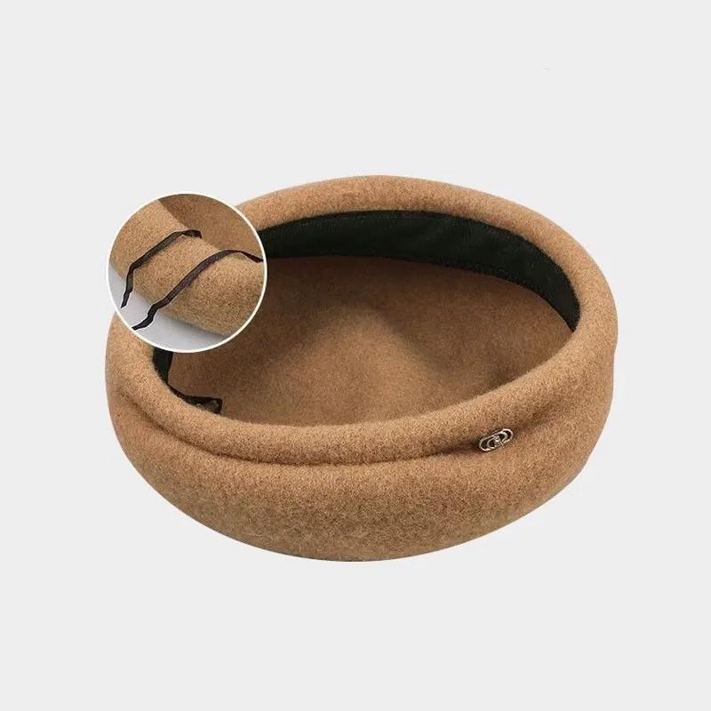Fashion Metal Logo Wool Painter Hat Warm Soft Autum Winter Beret Cap for Women Solid Color Outdoor Boina Hat Party Girl's Gift