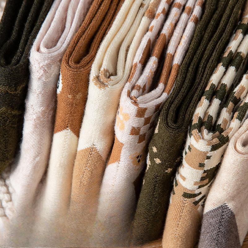 Women's Spring and Autumn Thickened Warm Wool Socks, Trendy Socks, Mid-calf Socks, Cartoon Bear Jacquard Women's Socks