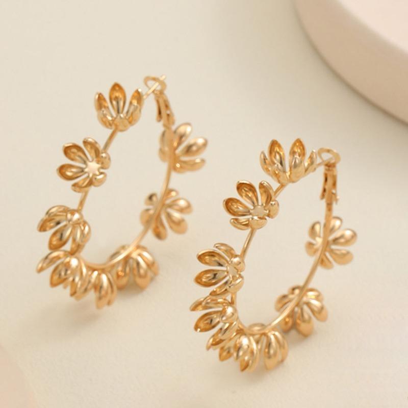 Flower-shaped earrings, stylish exaggerated metal design, large earrings, earrings
