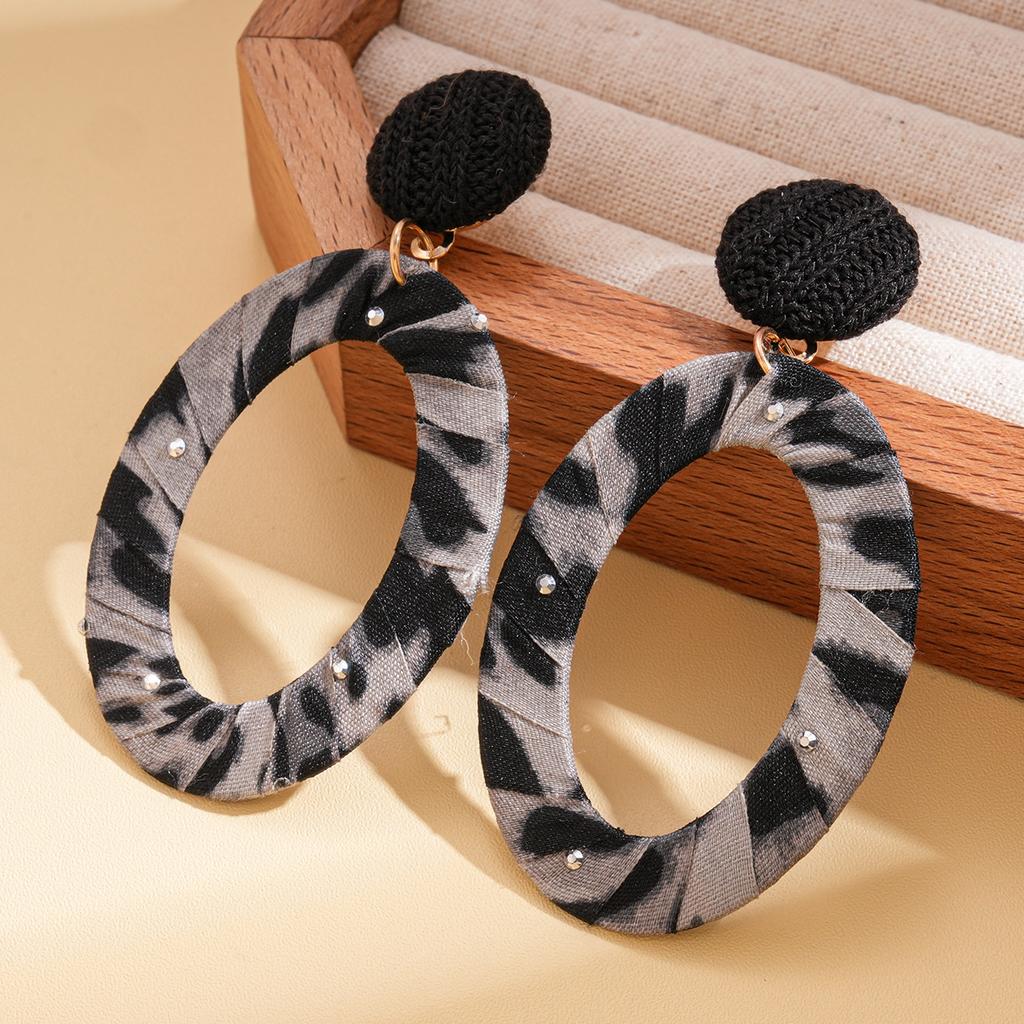 Maillard Retro Leopard Print Geometric Round Earrings Light Luxury High-end Stud Earrings Autumn and Winter Niche Temperament Earrings