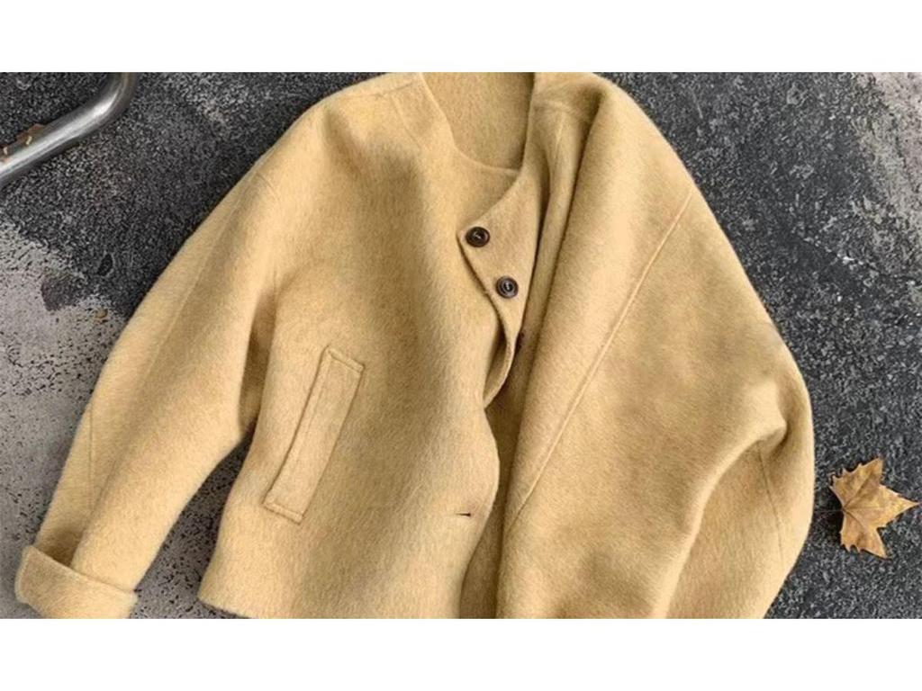 Stylish Women's Fallen Leaf Wool Coat – Short, Popular Winter Fashion