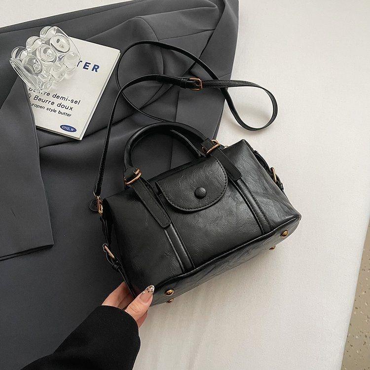 Ielgy Retro Texture All-Match Shopping Casual Commuter Messenger Bag