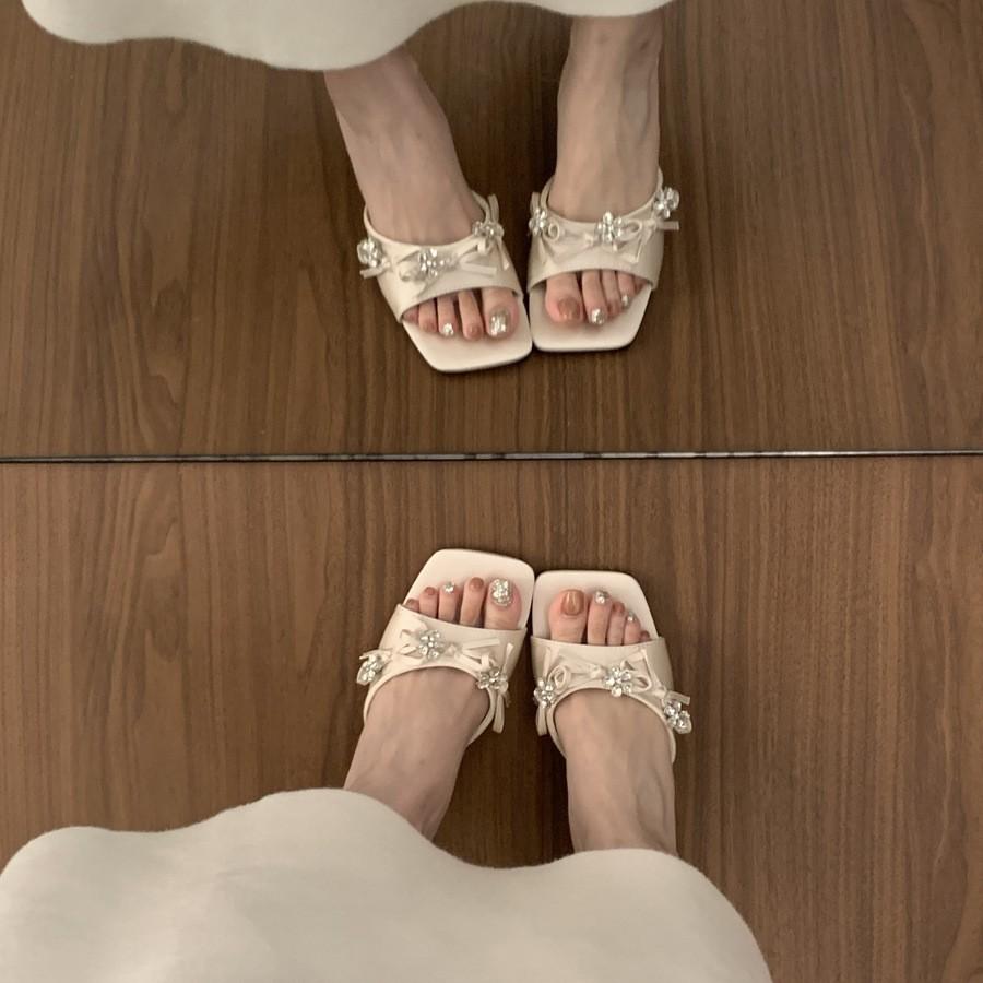 Niche Design Sense Rhinestone Bow Open-toed Slippers Women Summer Wear French Beautiful Kitten and Cool Slippers Women