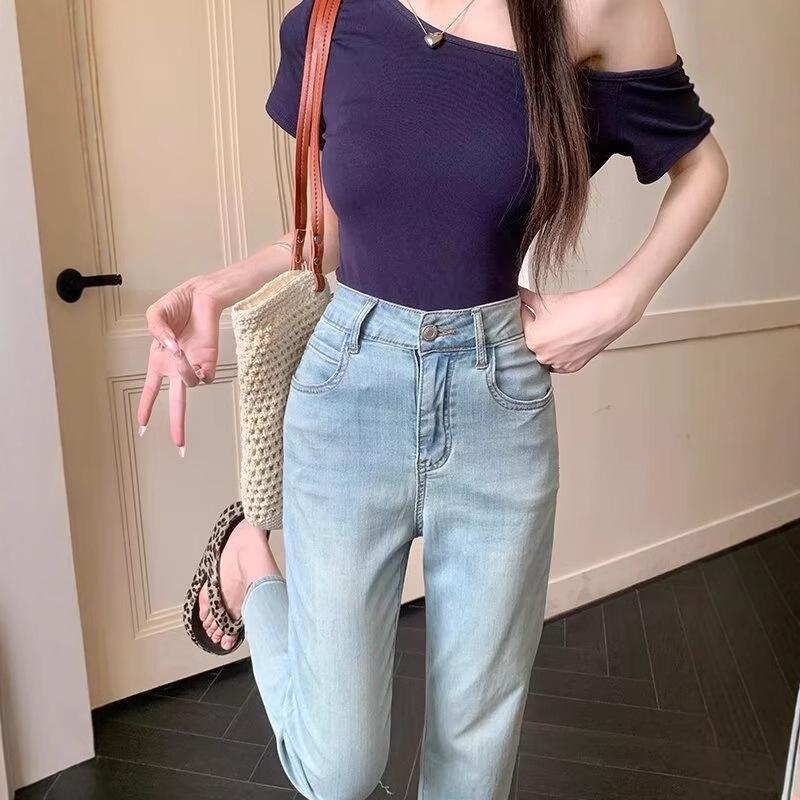 Winter 2024 Minimalist Wide-Leg Jeans for Plus-Size Pear-Shaped Women - Slimming Straight-Leg Style