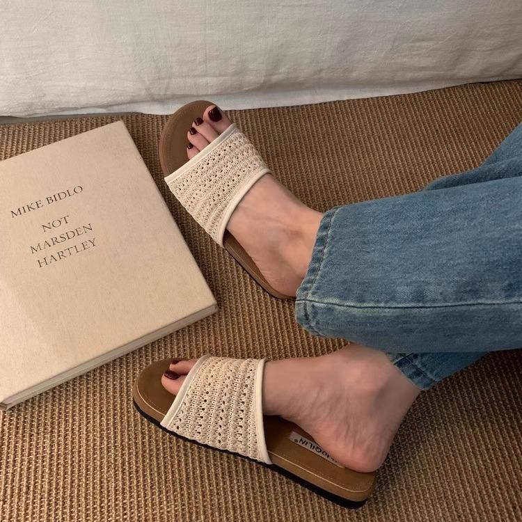 One-word Slippers 2025 New Summer Flat Shoes Korean Version Sandals Fashion Versatile Vacation Style Wear Women's Cool Slippers