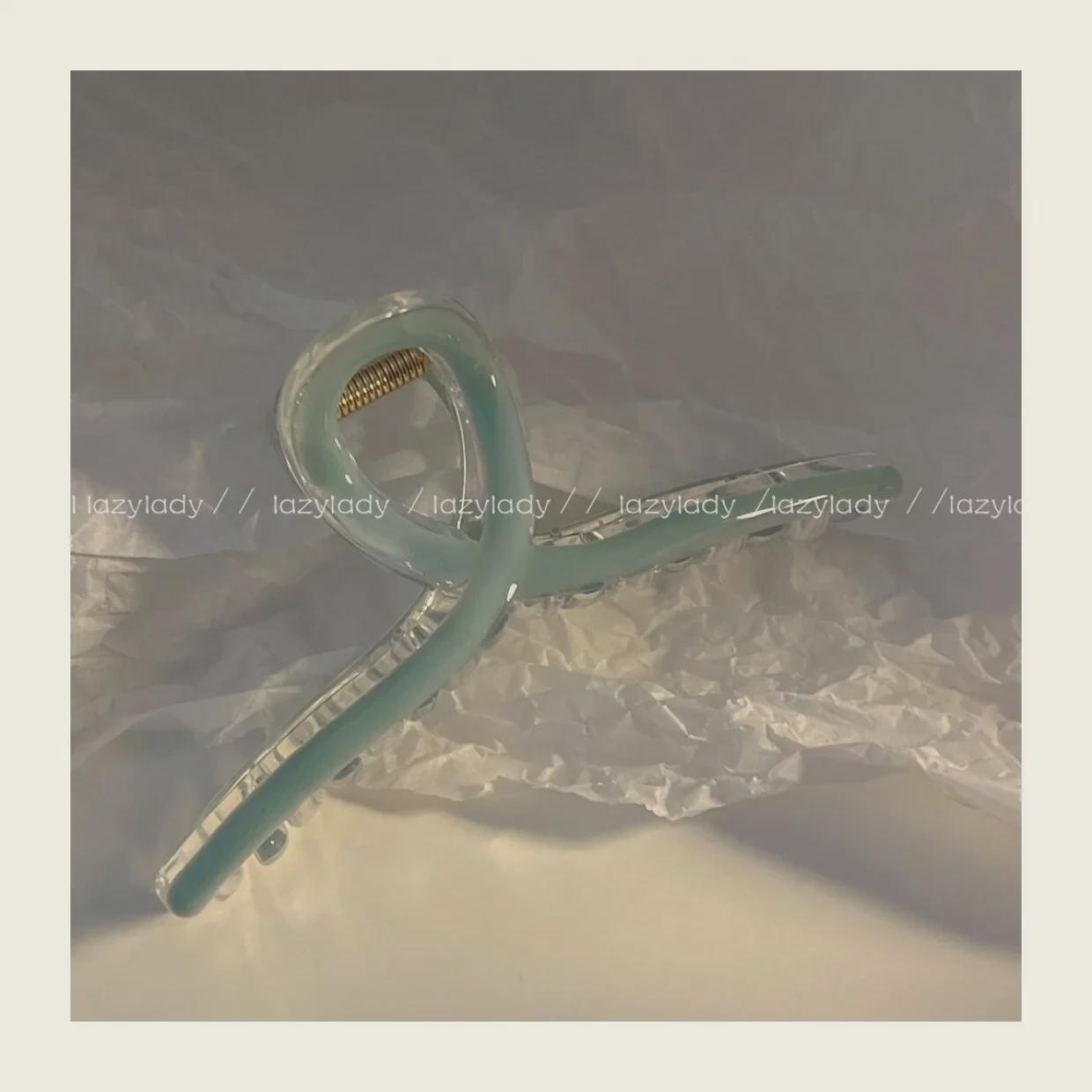 

Новинка лета 2025 года, заколка для волос в форме акулы — освежающий стиль «капля масла», однотонный, стильный и практичный аксессуар для волос