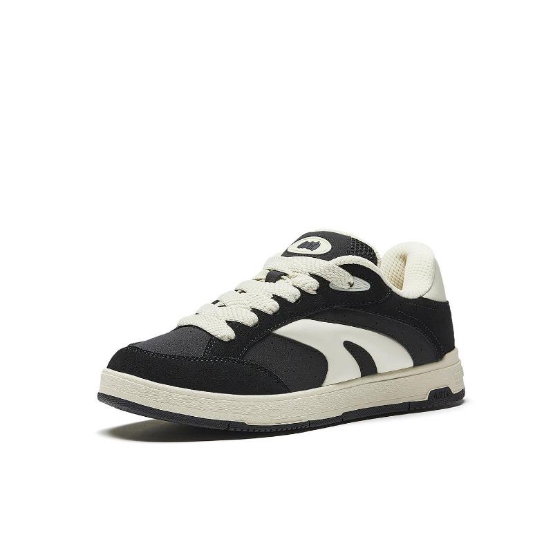 Anta Women Mini Bread Retro American Low-top Skate Shoes 922548007-1