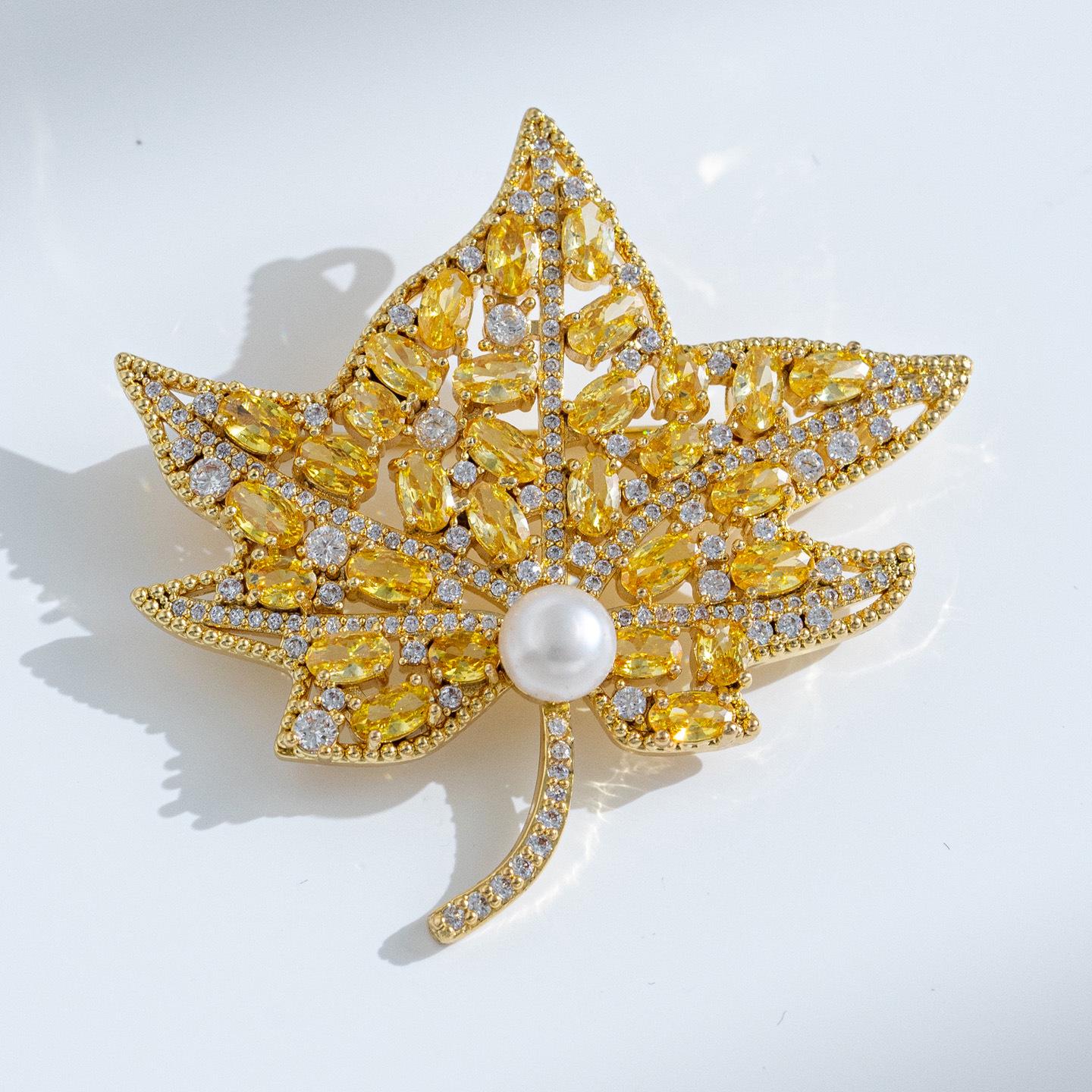 Bo Xin Yun Pearl Maple Leaf Brooch - Unisex Fashion Accessory