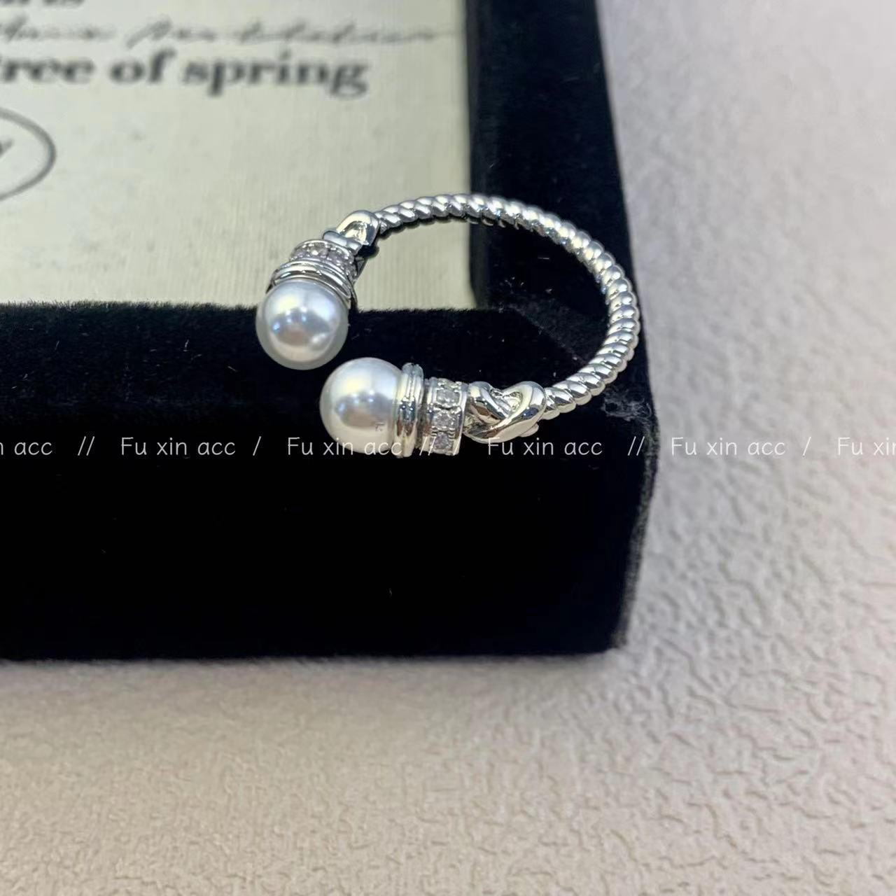 

Открытое кольцо в средневековом стиле с витым жемчугом: Легкая роскошь и универсальность для ежедневного ношения, доступно в двух вариантах комплектации красный