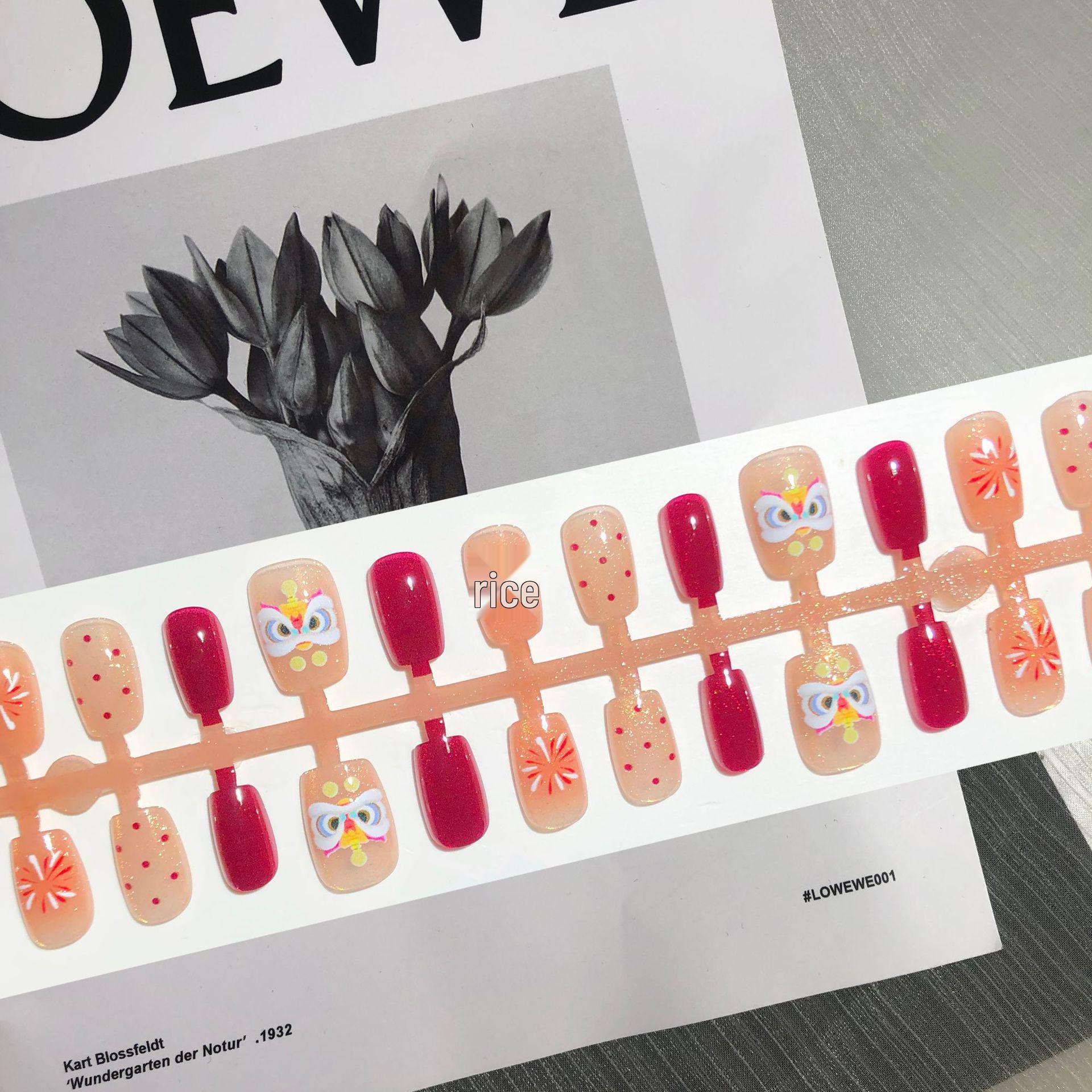 

Розовый Пробуждающийся Лев Праздничный Кошачий Глаз Ногти – 2025 Гороховый Арт Стиль для Нового Года