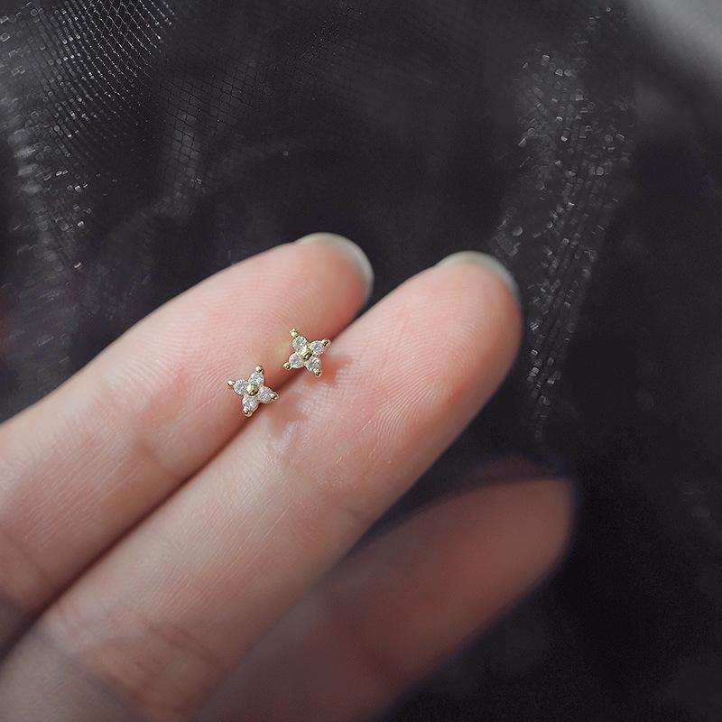 

Прилив Удачи s925 Позолоченное Стерлинговое Серебро Серьги-Пусеты с Бриллиантами для Женщин - Мини Дизайн, Легкая Роскошь, Мода. 925 Silver