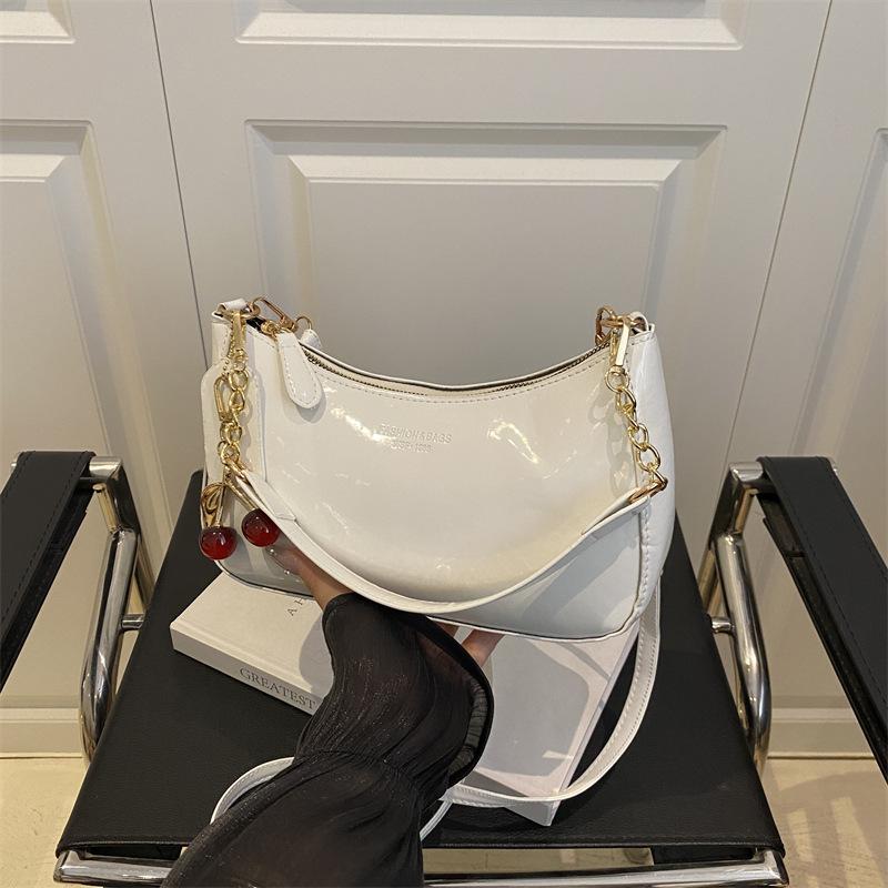 Textured Glossy Patent Leather Shoulder Armpit Bag Women's New Fashionable Versatile Commuter Messenger Small Square Bag