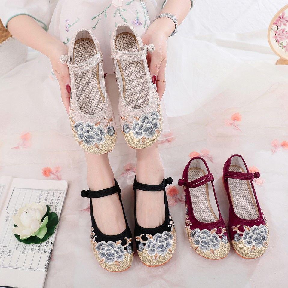 Women's Soft Soled Old Beijing Cloth Shoes Spring New Ethnic Style Embroidered Shoes Flat Dance Shoes Breathable Casual Shoes
