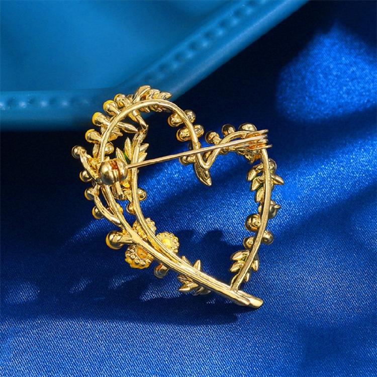 Artistic Heart Brooch Pin Women Brooch Unisex Clothing Jewelry Lovely Pin Alloy Texture Suitable for Office and Event