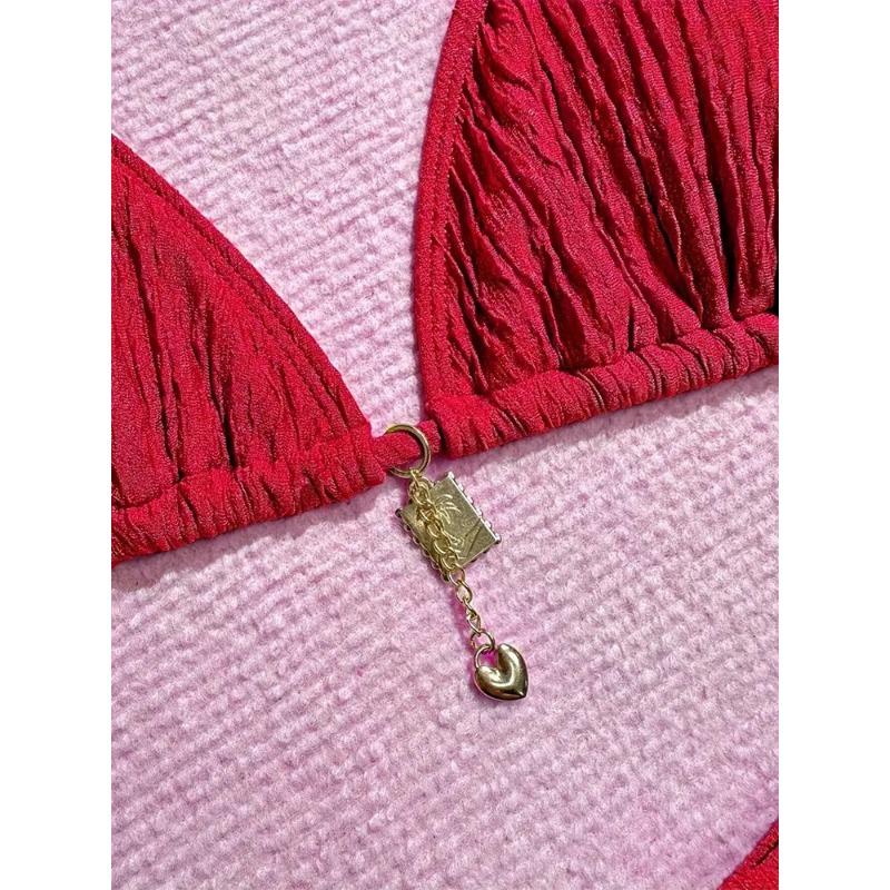 Bikini a Triangolo Rosa Testurizzato con Perizoma con Dettaglio Charm Costume da Bagno Due Pezzi