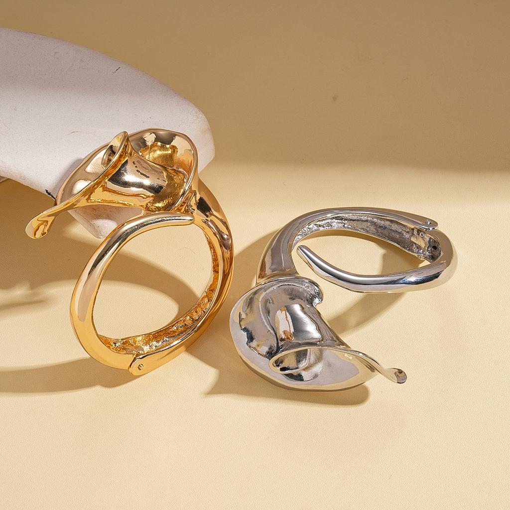 Personalized heavy industry metal feeling irregular flower opening bracelet fashion bracelet