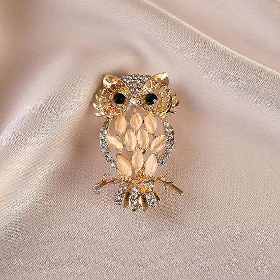 Brooch Golden Metal Owl Shape Brooch Pin with Warm Shell Texture 3D Design Rhinestone Inlay Badge Vintage Owl Accessory