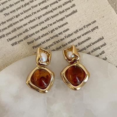 Vintage Amber Hars Parel Stud Oorbellen voor Vrouwen - Veelzijdig, Licht Luxe Mode Accessoire