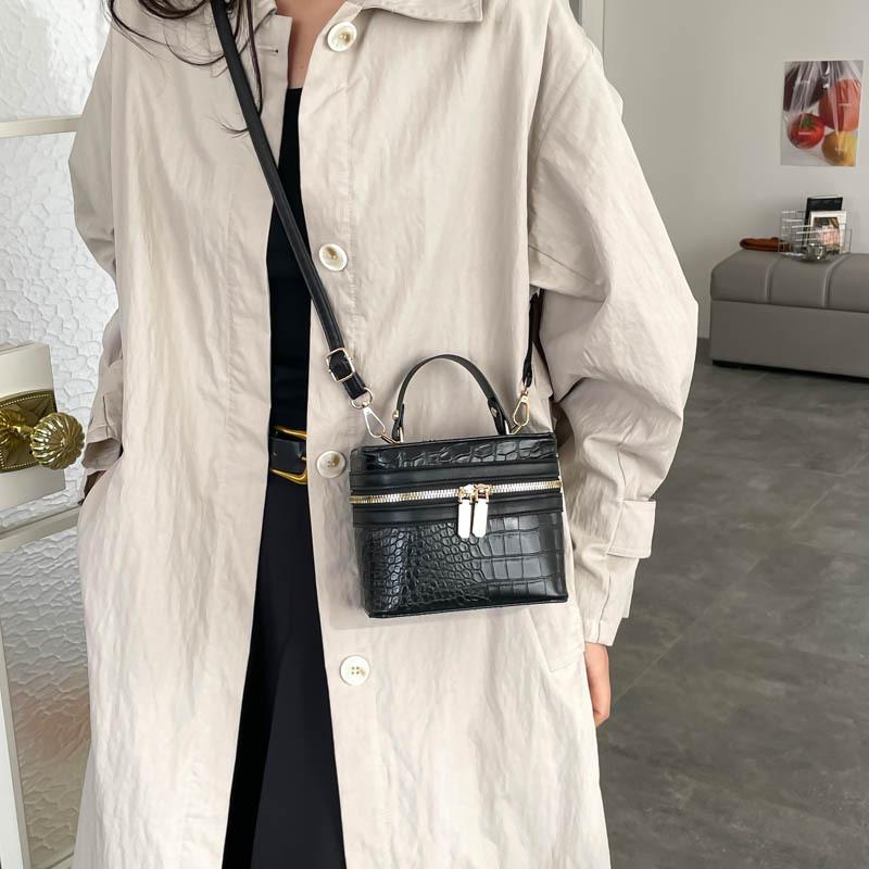 New texture box bag large capacity fashion niche design shoulder bag going out casual versatile new commuter bag