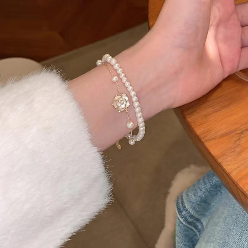 Cool Pull Temperament Winter Snowflake Exquisite Light Luxury Niche Design Zircon High-End Jewelry Adjustment Fashion Bracelet