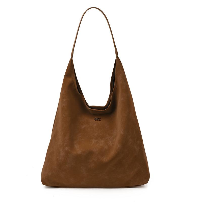 

2025 autumn and winter new large-capacity tote bag women s simple matte underarm bag commuter shoulder bag коричневый
