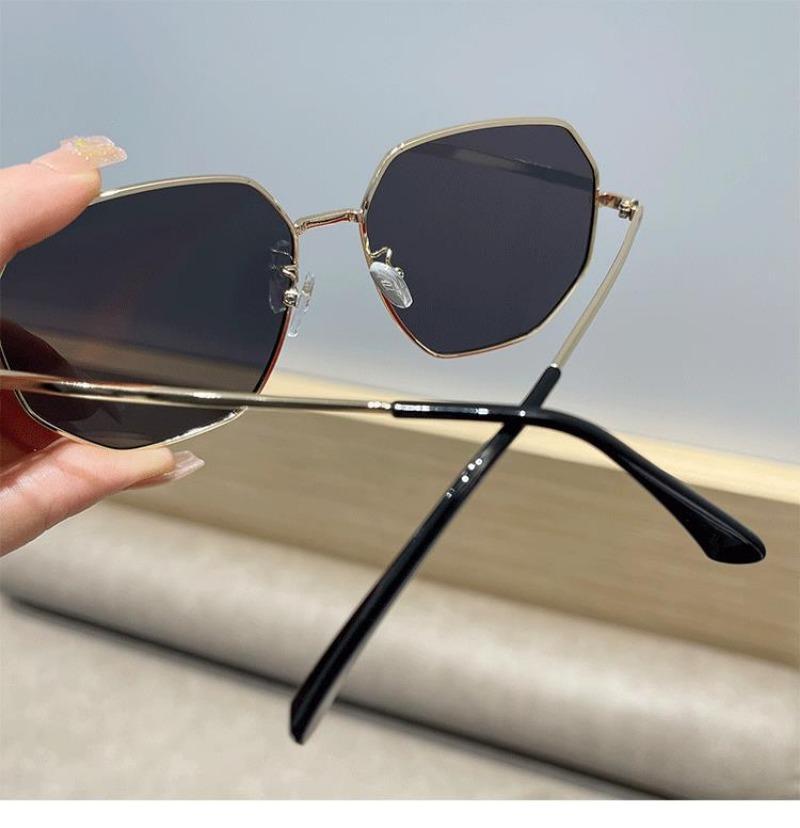 New Metal Men Sunglasses Brand Designer Sun Glasses Vintage Women Female Classic Driving Eyewear UV400