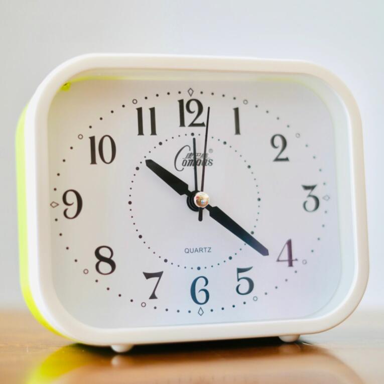 Silent Alarm Clock for Elderly People Using Night Lights for Big Characters for Students Desktop Clocks for Simple Bedroom Bedside Table Clock