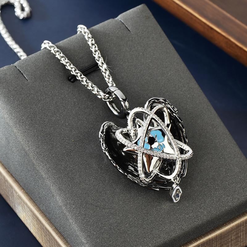 

Уникальное ожерелье-подвеска в виде сердца с крыльями на тему галактики, с дизайном из камней циркония неправильной формы, для женщин
