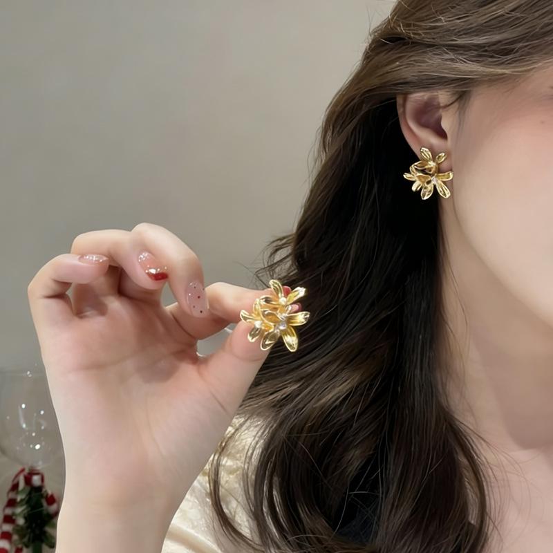 Elegante Retro Gold- und Perlen-Blütenstecker mit Nischen-Design