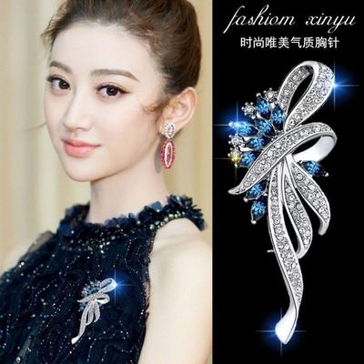 Stilvolle und exquisite Blumenstrauß-Brosche, vielseitiger Mantelanzug, hochwertige, mit Diamanten besetzte Brosche, Zirkonbrosche