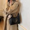 2025 New Large-capacity Commuter Women's Bag Sen Meng Tote Bag Autumn and Winter Niche Retro Messenger Single Shoulder Armpit Bag