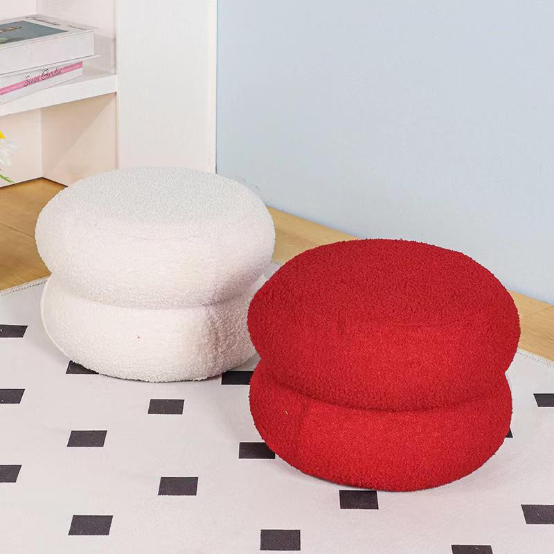 Rund krakk i lammeull - Kreativt, lavt design for stue, barnesofa, skoskiftebenk