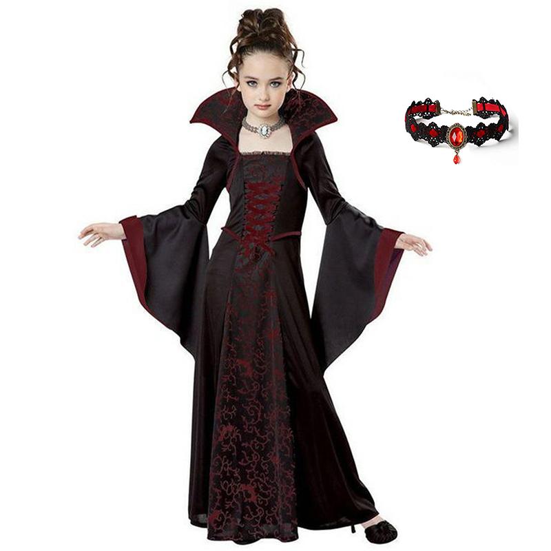 Helovīna Melnās Raganas un Vampīra Cosplay