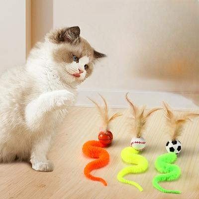 Interaktives Katzenspielzeug: Kitzelball mit bunten Federn, ideal für Katzenliebhaber. Auch als Puzzle-Spielzeug für drinnen geeignet.