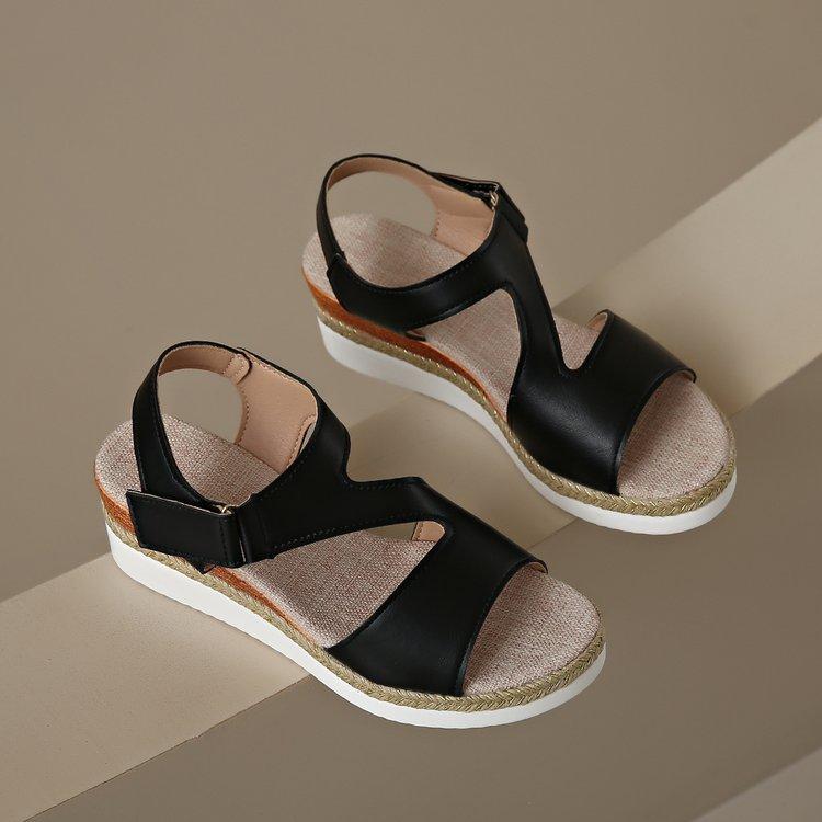 

Нові жіночі сандалі та жіноче взуття на плоскій танкетці з відкритим носком, повсякденні 36 чорний