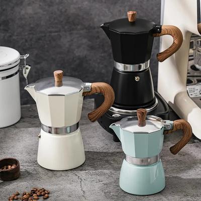 Vintage Espresso kávovar se dřevěnou rukojetí 150 ml Moka konvička Klasické italské kavárenské náčiní Kuchyňský domácí kávovar Kavárenské doplňky